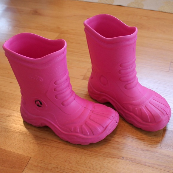 pink croc rain boots